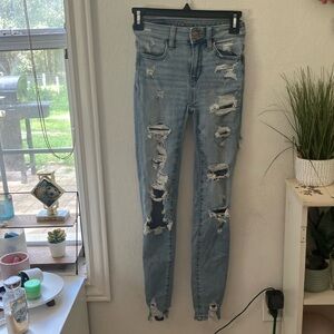light wash super ripped american eagle skinny jeans